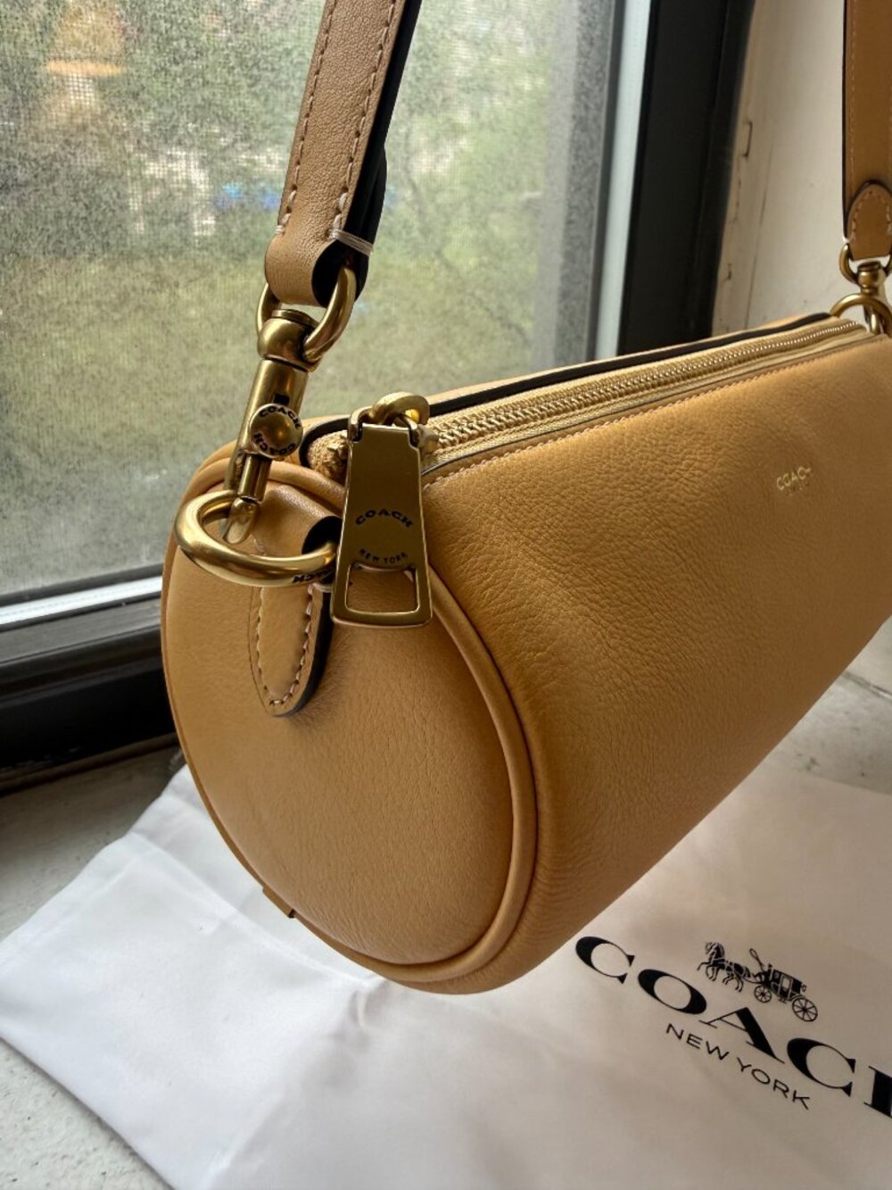 Coach Vanilla Barrel bag - Picture 5 of 8